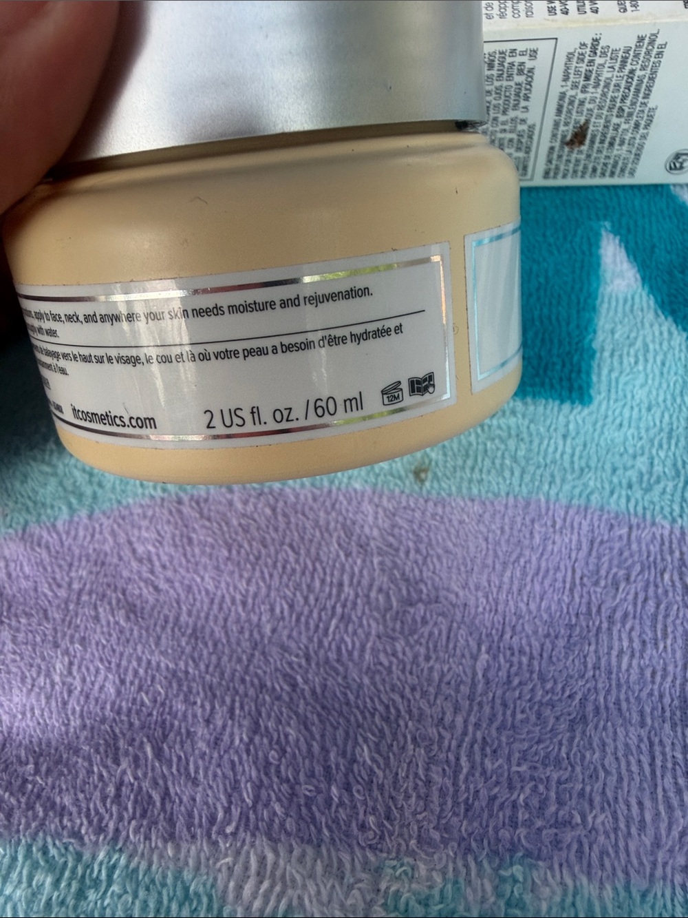 IT Cosmetics Confidence in a Cream Anti-Aging Facial Moisturizer. - Picture 3 of 10